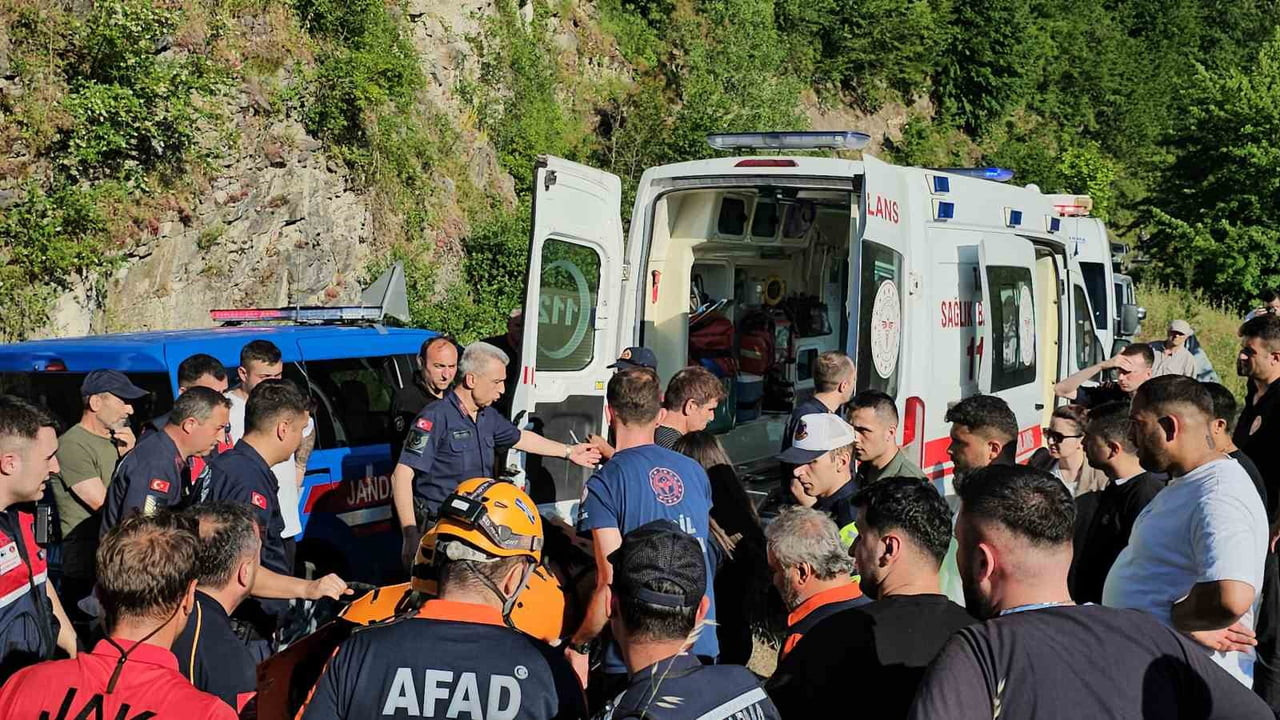 ZONGULDAK'TA ARKADAŞLARIYLA BİRLİKTE ŞELALEYE GİREN 21 YAŞINDAKİ GENCİN CANSIZ BEDENİ 2 SAATLİK...