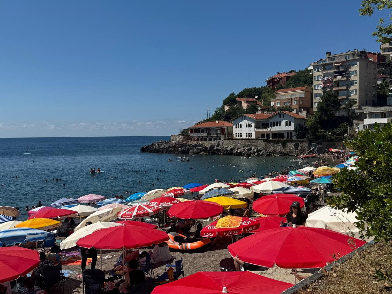 ZONGULDAK'TA HAFTA SONU HAVA SICAKLIKLARININ ARTMASINI FIRSAT BİLEN VATANDAŞLAR, SERİNLEMEK İÇİN...