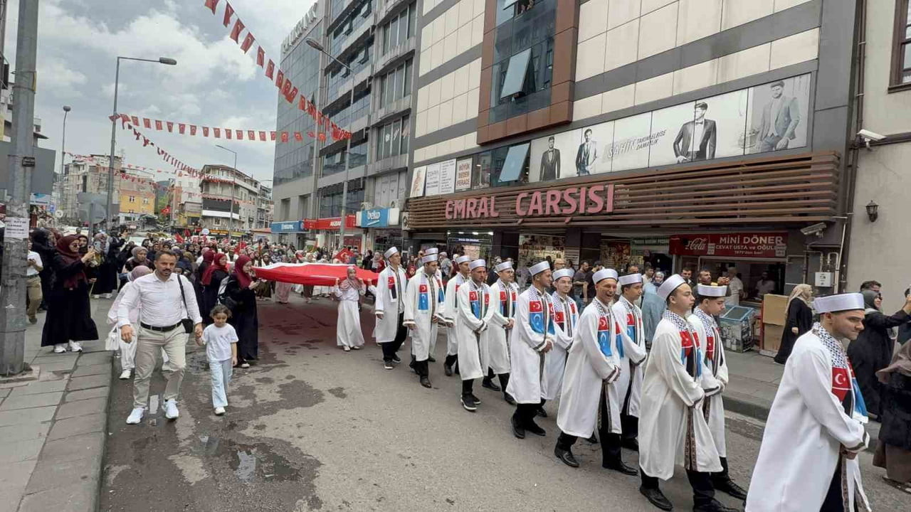 ZONGULDAK'TA İL MÜFTÜLÜĞÜ TARAFINDAN ŞEHİR TARİHİNDE İLK KEZ DÜZENLENEN "HAFIZLIK İCAZET MERASİMİ"...
