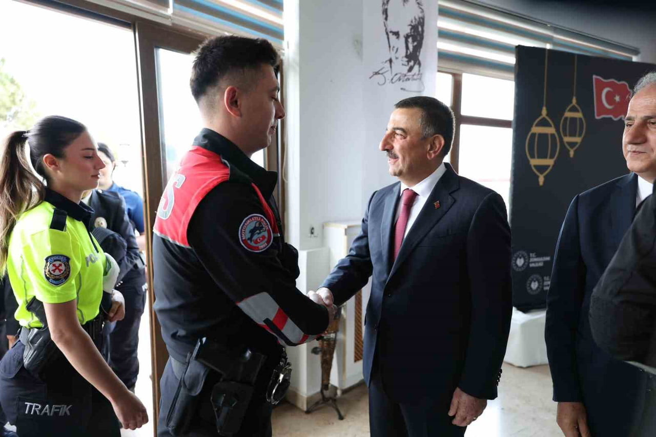 ZONGULDAK'TA KURBAN BAYRAMI DOLAYISIYLA POLİSEVİ’NDE DÜZENLENEN BAYRAMLAŞMA PROGRAMI, GENİŞ...