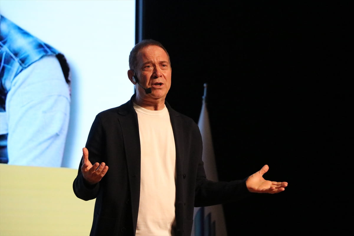 Zonguldak'ta öğretmen akademileri bahar dönemi açılış programı gerçekleştirildi. Türk halk müziği...