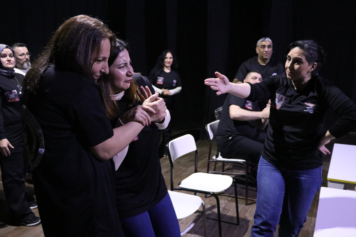 Zonguldak'ta otizmli bireylerin aileleri, hem sosyalleşmek hem de özel gereksinimli çocukların...