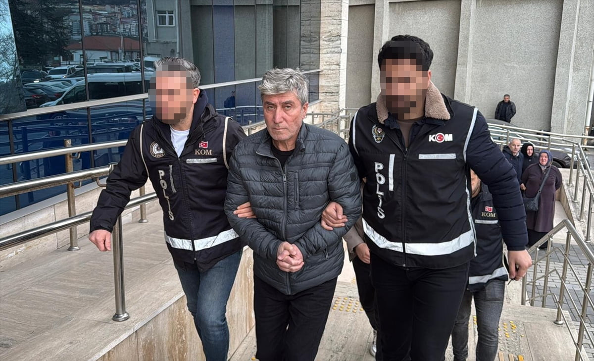 Zonguldak'ta rüşvet karşılığı sağlık raporu düzenlenmesine ilişkin 3 zanlıdan 1'i...