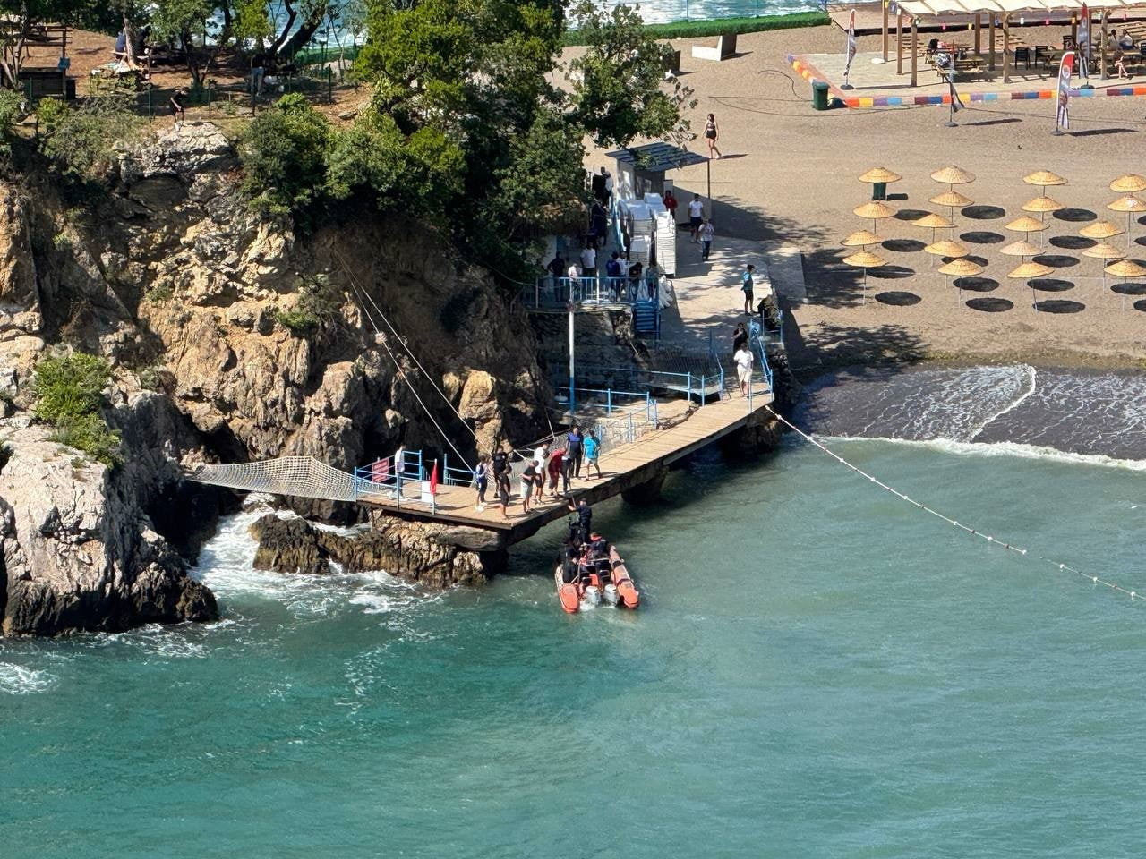 ZONGULDAK'TA VALİLİK TARAFINDAN ALINAN DENİZE GİRME YASAĞINA RAĞMEN DENİZE GİREN 33 YAŞINDAKİ...