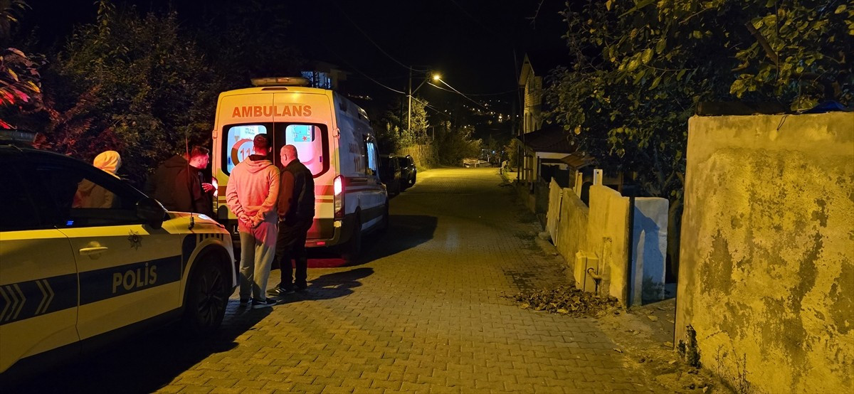 Zonguldak'ta yalnız yaşayan yaşlı kadın evinde ölü bulundu. Olay yerine polis ve sağlık ekipleri...