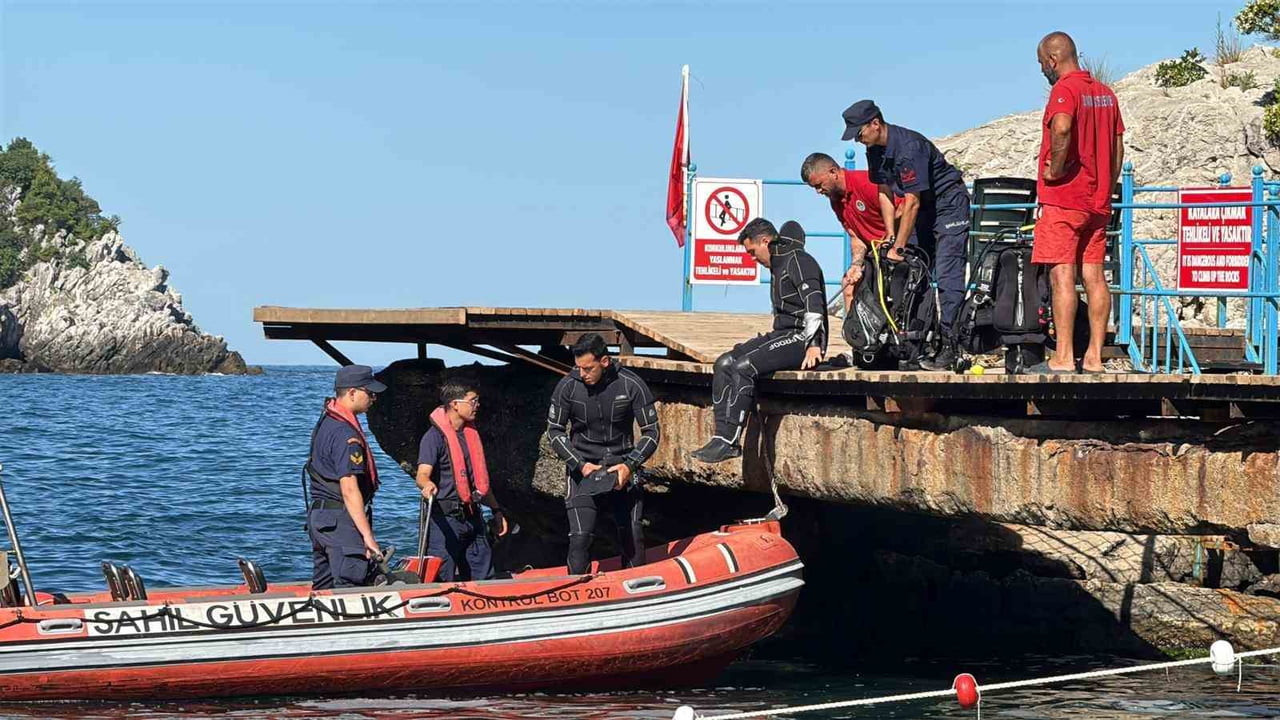 ZONGULDAK'TA YASAK OLMASINA RAĞMEN DENİZE ATLAYAN BAYRAM KAHVECİ'NİN CANSIZ BEDENİ ARAMA...