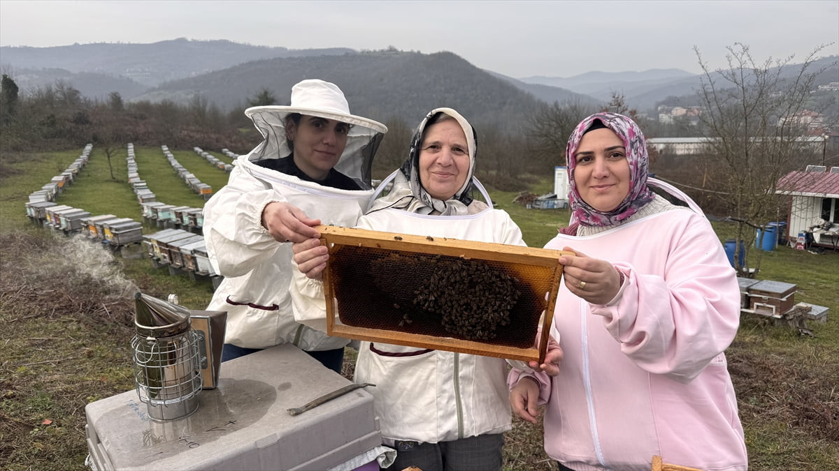 Zonguldak'ta yaşayan 65 yaşındaki Meliha Akosman, "en büyük destekçilerim" dediği kızları Nagihan...