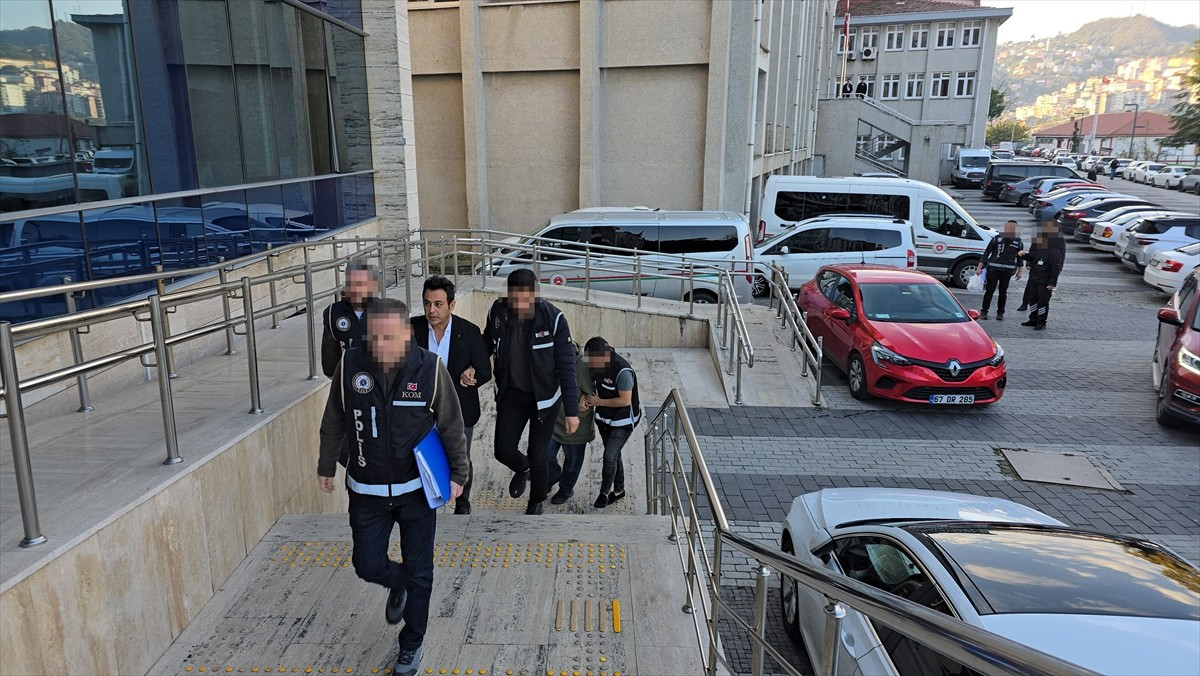 Zonguldak'ta yürütülen soruşturma kapsamında görevi kötüye kullandıkları iddia edilen 3 sağlık...