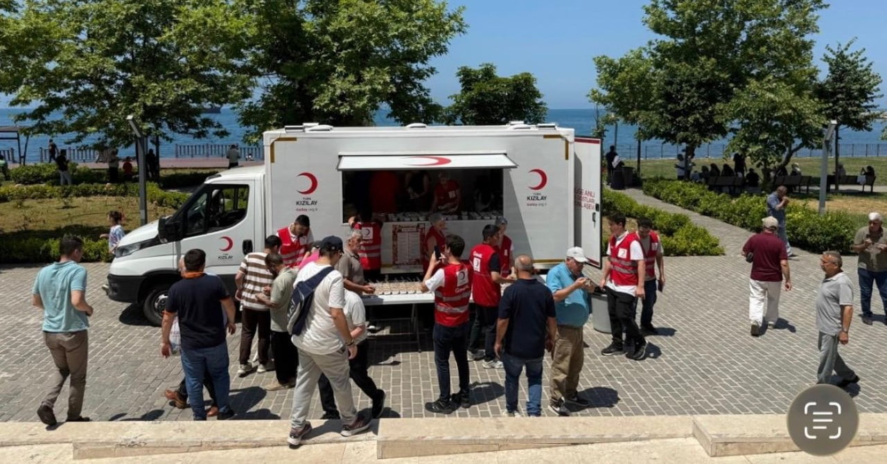 ZONGULDAK(İHA)-ZONGULDAK GENÇ KIZILAY EKİBİ AŞURE GÜNÜNÜ UNUTMADI.