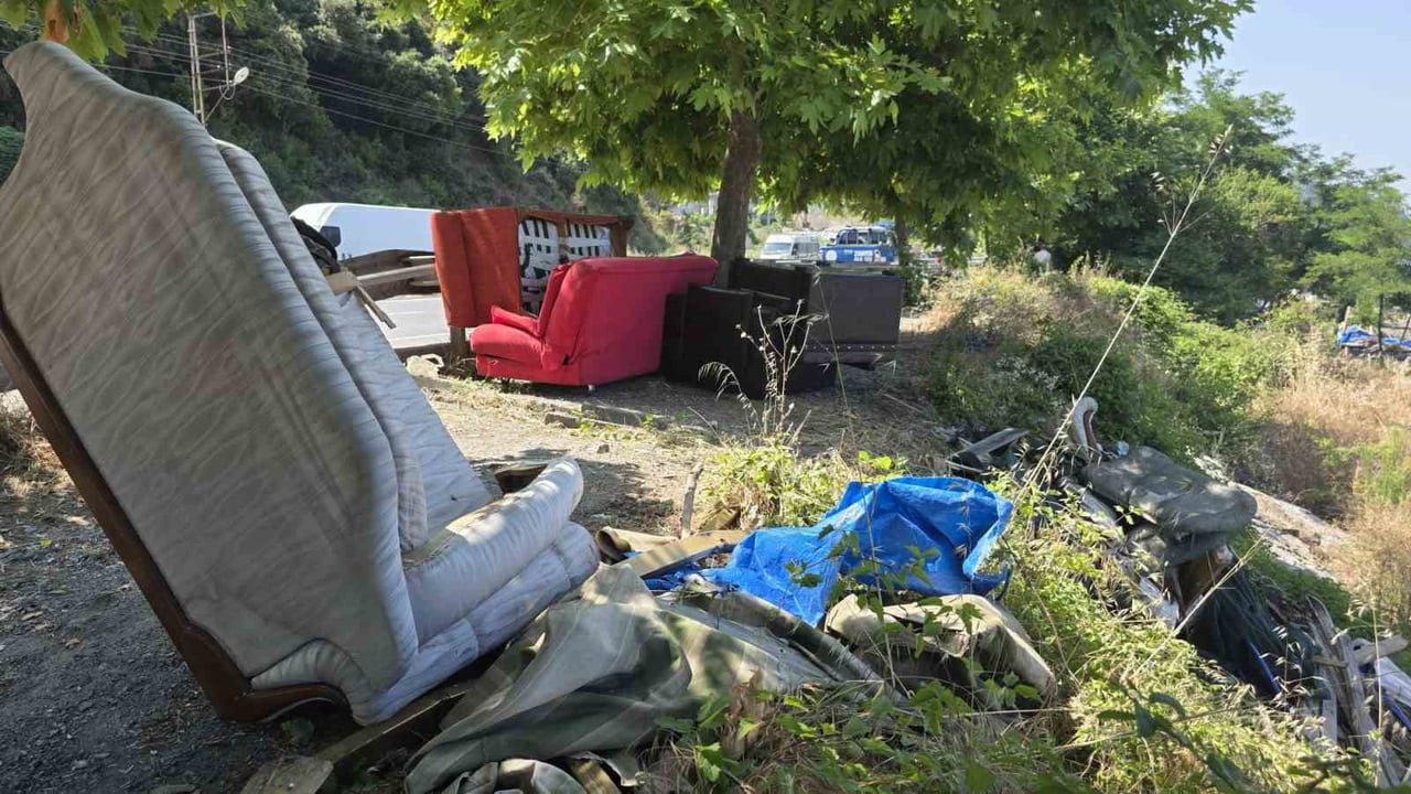 ZONGULDAK’IN KARADENİZ EREĞLİ İLÇESİNDE SAHİL BANDINDA KURULAN ÇADIR VE BARAKALAR, BELEDİYE...