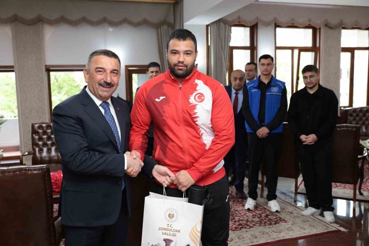 ZONGULDAK’TA 19 MAYIS ATATÜRK’Ü ANMA, GENÇLİK VE SPOR BAYRAMI ETKİNLİKLERİ KAPSAMINDA GENÇLER...