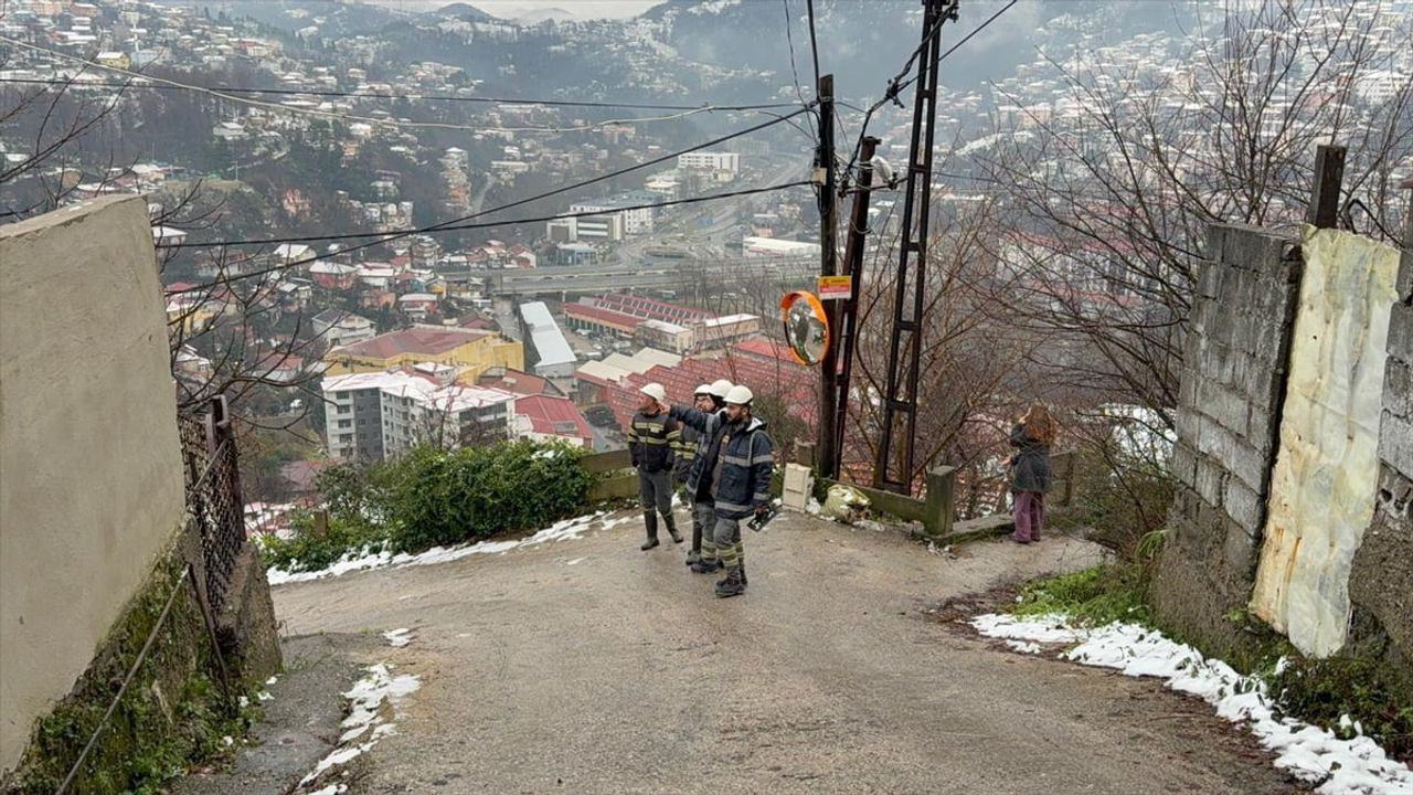 Zonguldak'ta Heyelan: Bir Ev Zarar Gördü
