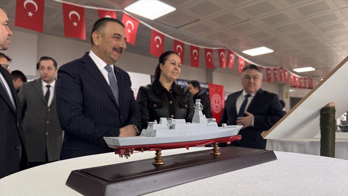 Zonguldak’ta yerli üretim bilincini öğrencilere kazandırmak amacıyla milli teknoloji ürünlerinin...