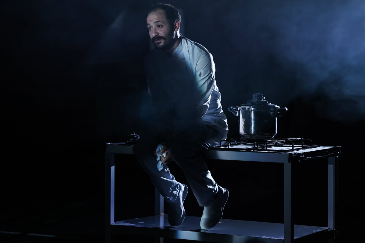 Zorlu Performans Sanatları Merkezi (PSM) yapımı "Kısık Ateşte Düdüklü Tencere" oyunu, ilk...