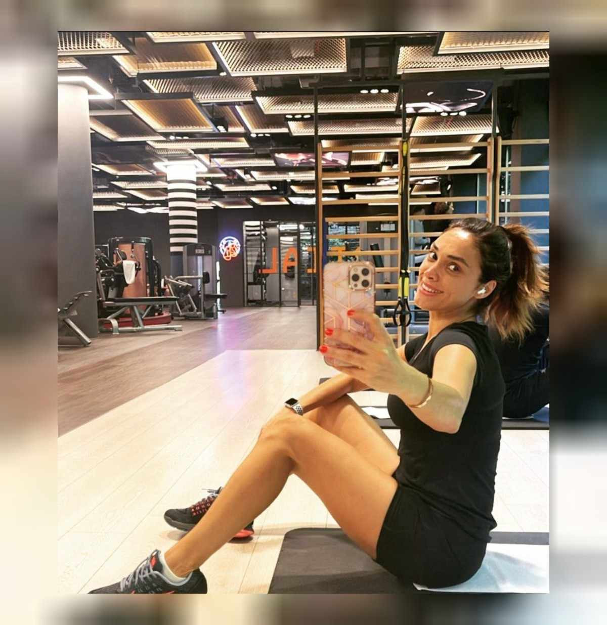 Zuhal Topal mini şortuyla herkesi hayran bıraktı