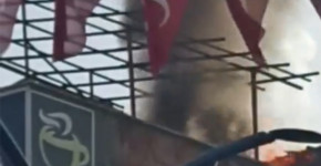 Van'da korkutan yangın: Çatı katı alev alev yandı