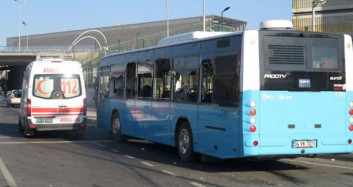 Otobüs Durakta Bekleyenlere Çarptı: 3 Ölü