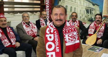 Sivaslı Aşıklardan Sazlı Sözlü Hakem Tepkisi