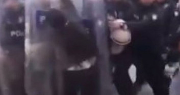 HDP'li Milletvekili Polis Kalkanına Kafa Attı!