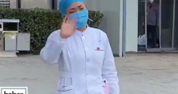 Koronavirüsle Mücadele Eden Annenin Kızı İle İmtihanı
