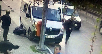 Yayaya Çarptı! Fark Etmedi, Metrelerce Sürükledi