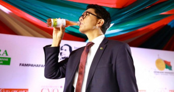 Madagaskar Cumhurbaşkanı Coronavirüs İlacı İçti
