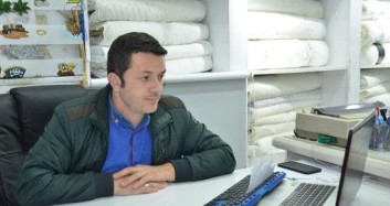 Kocaeli'nde Hırsız Kasayı Soydu Dükkan Sahinin Kartvizitini Alarak Gitti