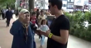 5 Dil Bilen Teyze Muhabiri Şaşkına Çevirdi