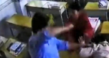 Çin'de Kadın Öğretmene Sınıfta Darp! Defalarca Yumrukladı