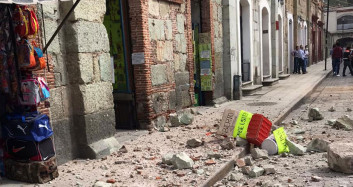 7,6 şiddetinde sallandılar: Uzmanlar o bölge için tsunami uyarısı verdi! İşte o görüntüler