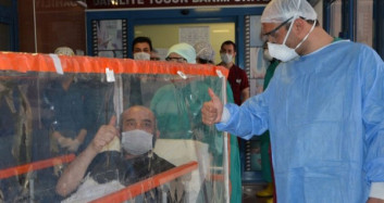 Denizli'de Coronavirüs Hastası 1 Ay Sonunda Yoğun Bakımdan Çıktı