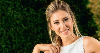Şeyma Şubaşı'nın Çevresindeki İnsanlara Aldırış Etmeden Yaptığı Hareketler Olay Oldu!