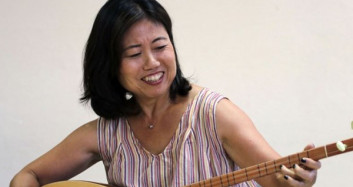 Bağlama ve Türkü Japon Gelinin Tutkusu Oldu