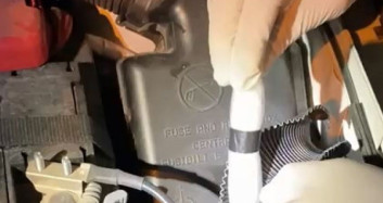 Adıyaman'da Otomobilin Motor Borusundan Uyuşturucu Çıktı