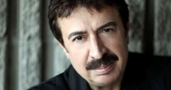 Ahmet Selçuk İlkan Rakamlarla Şiir Okudu