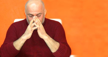 AK Parti İl Başkanı İstifa Etti, Hüngür Hüngür Ağladı