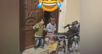Alarm Sesiyle Dans Eden Minikler 