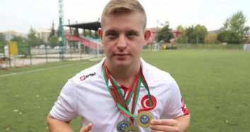 Down Sendromlular Dünya Şampiyonası'nda Ali Topaloğlu, Atletizmde Dünya Şampiyonu Oldu