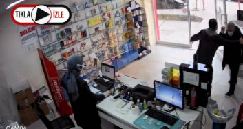 Eczane Personeli Yaşlı Adamı Sokağa Attı