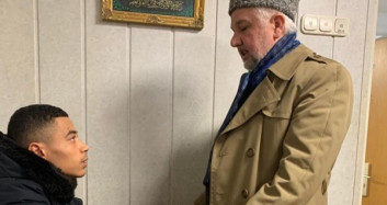 Almanya'da Irkçı Terör Saldırısından Kurtulan Kamerunlu Müslüman Oldu
