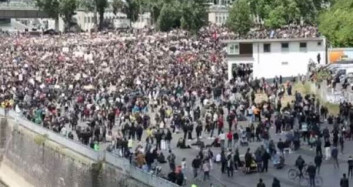  Almanya'da Irkçılık Karşıtı Dev Protesto