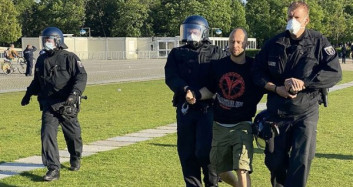 Almanya'da Coronavirüs Kısıtlamaları Protestosu