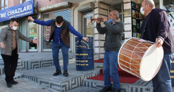 Ankaralı Esnafın Davullu Zurnalı Normalleşme Sevinci
