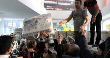 Antalya'da Battaniye Ve Yorgan İzdihamı!