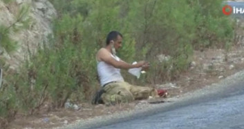 Antalya’da Çıkan Yangında Orman İşçisi Kendi Yarasını Sarıp İşine Devam Etti