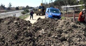 Ara Yollar Toprakla Kapatıldı