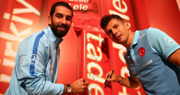 Arda Turan'dan Güldüren Emre Belözoğlu Taklidi