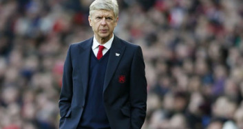 Arsene Wenger Hayranı Taraftarın Şanssız Anı!