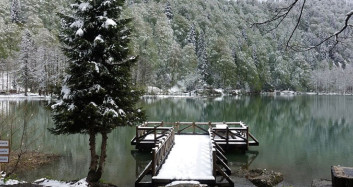 Artvin’de Bulunan Borçka Karagöl'e Mayıs Ayında Kar Yağdı