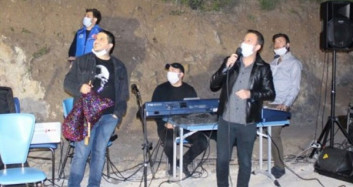 Artvin'de Karantina Altındaki Vatandaşlara Konser Verildi